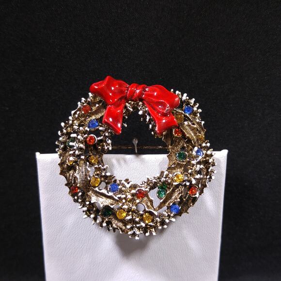 Vintage Wreath Brooch, Snow Enamel, Rhinestones, 1950s Signed ART - Picture 6 of 10